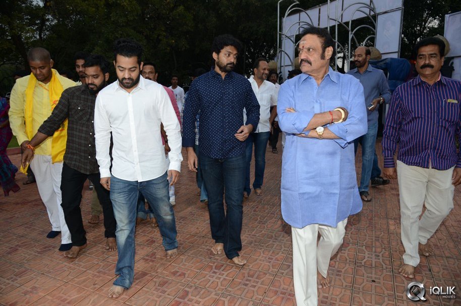 NTR-Family-Visit-to-NTR-Ghat-2016